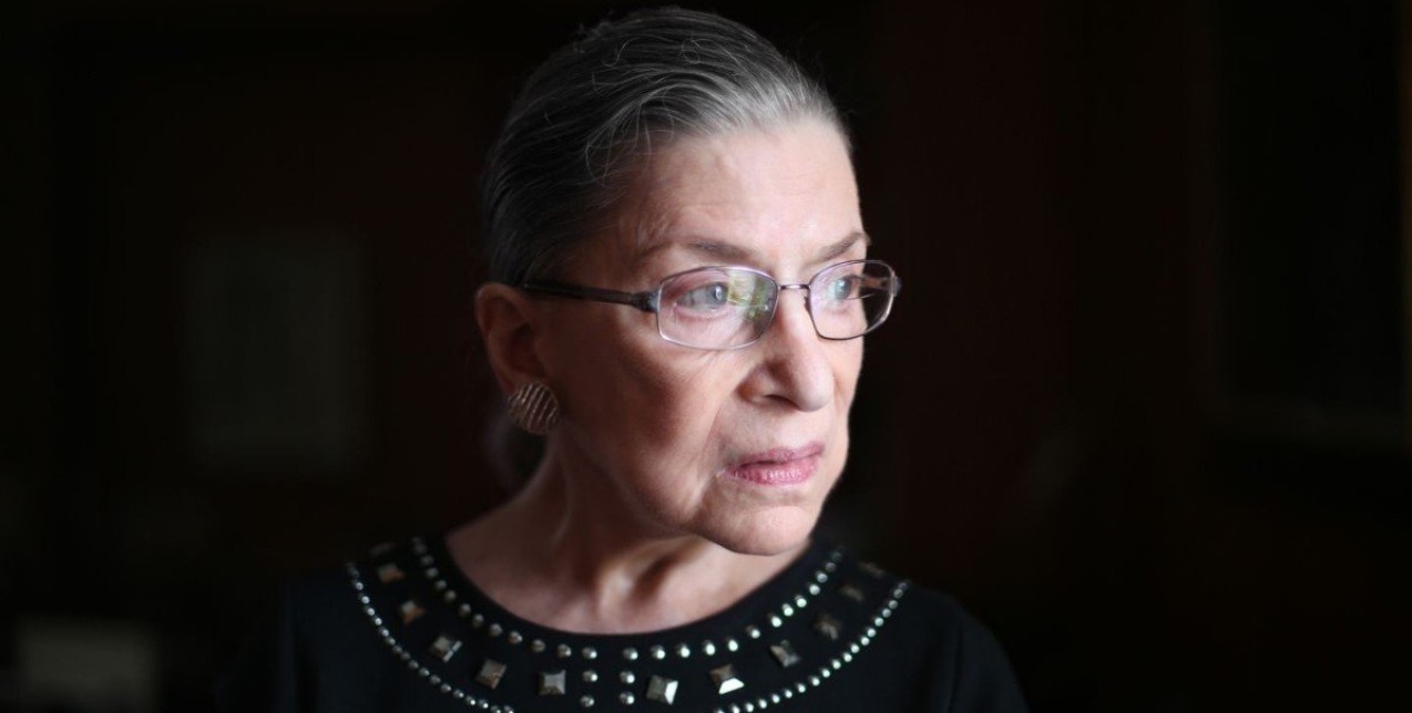 Ruth Bader Ginsburg: Το νέο γλυπτό της κορυφαίας Δικαστή των ΗΠΑ παρουσιάστηκε στο Brooklyn