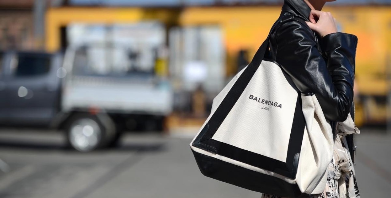 Tote bags: Τα fashionable σχέδια για να επενδύσετε τη φετινή σεζόν 