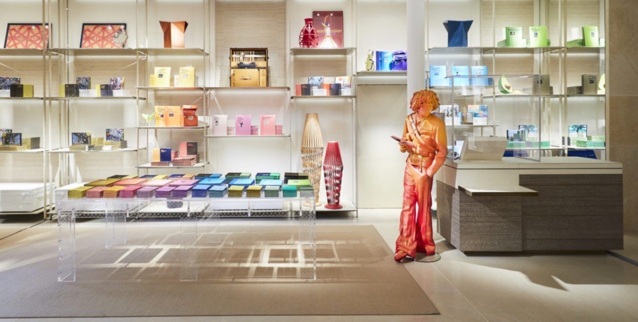 Ο οίκος Louis Vuitton ανοίγει ένα φανταστικό bookstore στη μπουτίκ του Saint-Germain-des-Prés