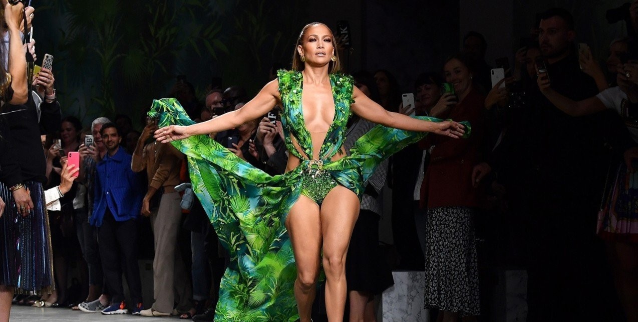 J.Lo knows better: Αυτά είναι τα μυστικά της για το απόλυτο summer body