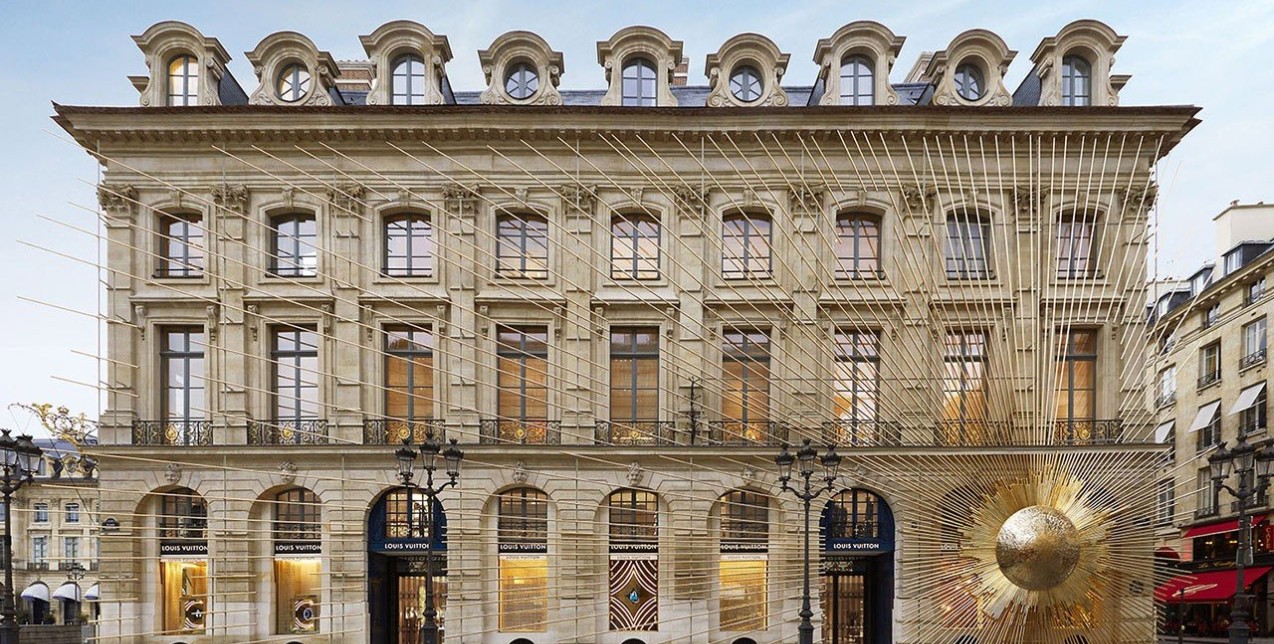 Mια ματιά στο ολοκαίνουριο flagship store του οίκου Louis Vuitton στο Παρίσι