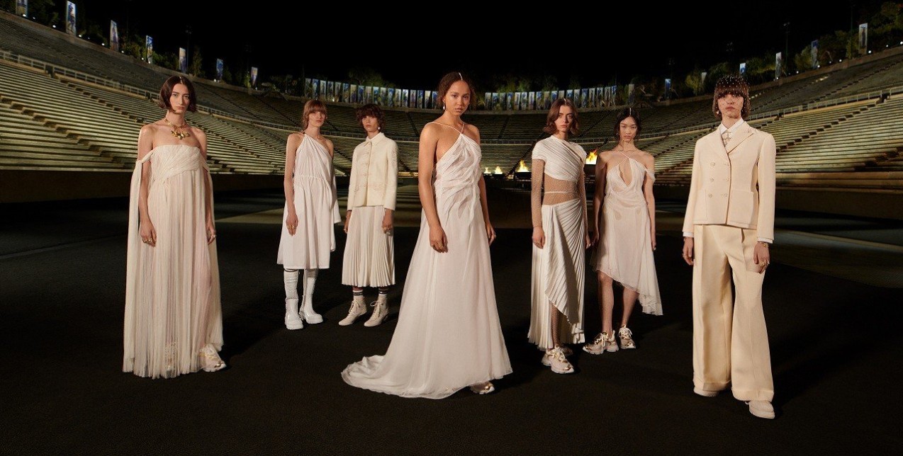 Dior Celebrates Greece: H Maria Gracia Chiuri μετουσίωσε την έννοια «ελευθερία» σε δημιουργίες που υμνούν την ελληνική τέχνη