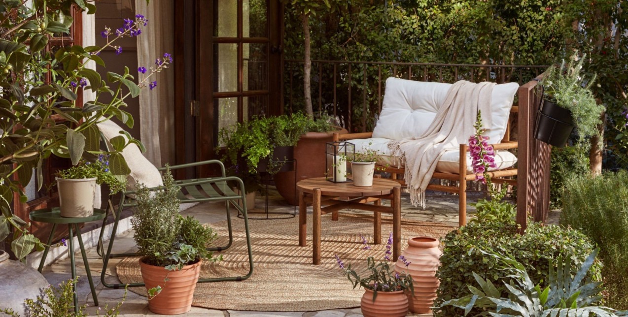 Summer is here: Έτσι θα περιποιηθείτε σωστά τα φυτά στο μπαλκόνι & τον κήπο σας