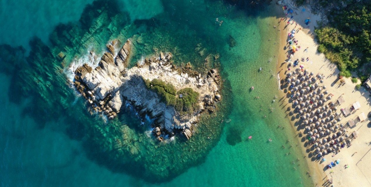 Vacay Mode On: Αυτά είναι τα ονειρικά νησάκια της Χαλκιδικής που αξίζει να εξερευνήσετε 