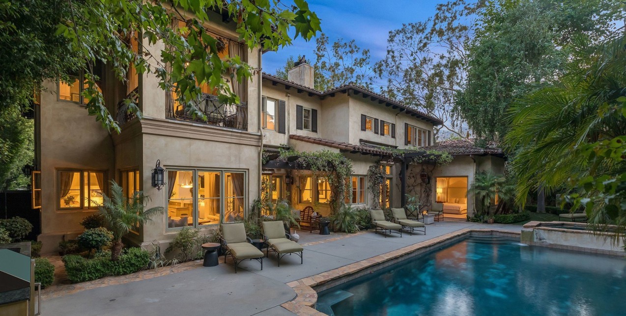 Celebrity houses: Μέσα στην ονειρική κατοικία της Britney Spears στο Beverly Hills