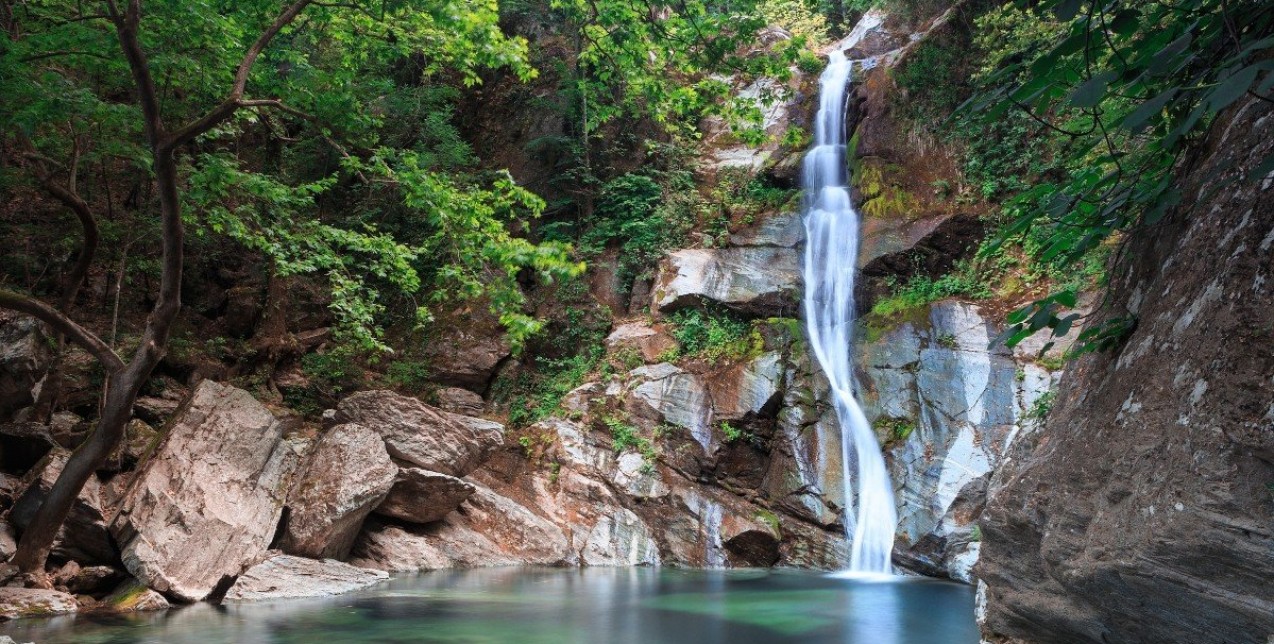 Nature lovers: Οι πιο ονειρικοί καταρράκτες της Ελλάδας που πρέπει να βρίσκονται στην travel list σας 