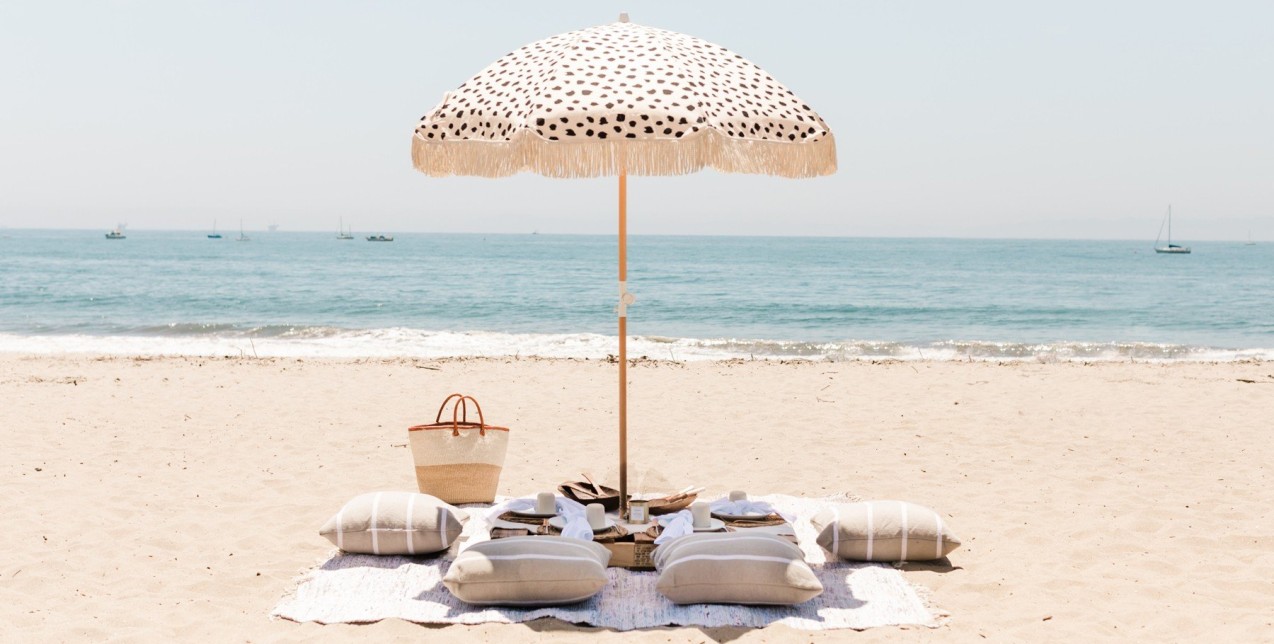 Πώς να διοργανώσετε ένα άκρως απολαυστικό beach picnic 