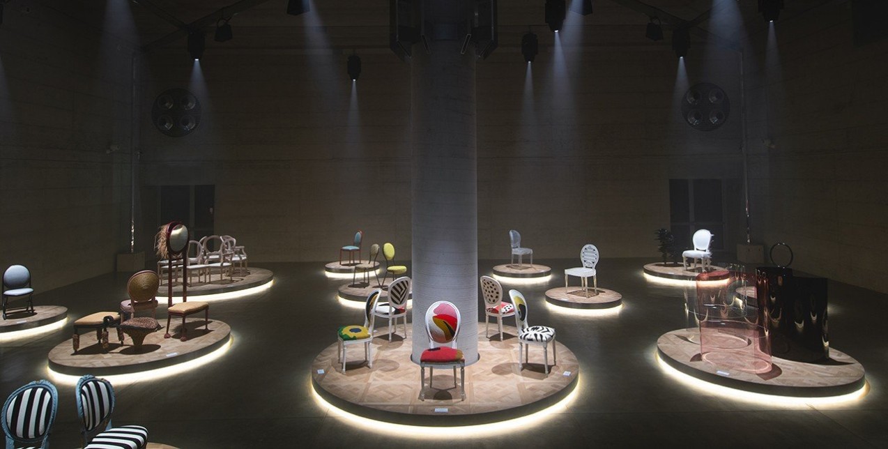 H Dior Medaillon chair ανασχεδιάστηκε από τους σπουδαιότερους designers του κόσμου