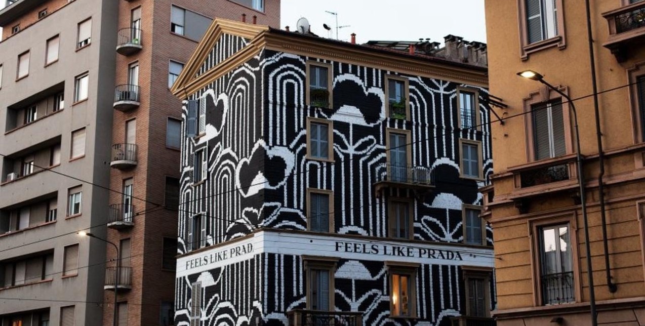 Η Prada «ντύνει» την Ιταλία με το iconic print #FeelsLikePrada