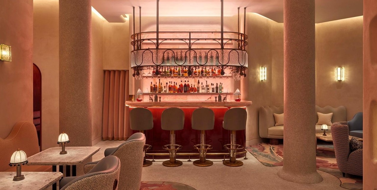Art Bar: To νέο Red Room του Connaught στο Λονδίνο σερβίρει το καλύτερο κρασί στον κόσμο