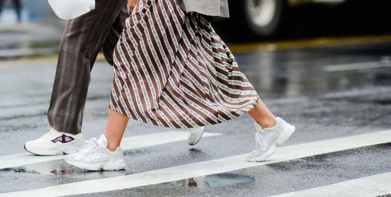 14 trendy sneakers κατάλληλα και για τη βροχή 