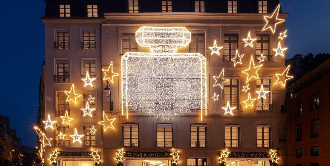 Οι πιο εντυπωσιακές Χριστουγεννιάτικες βιτρίνες των boutiques διάσημων οίκων