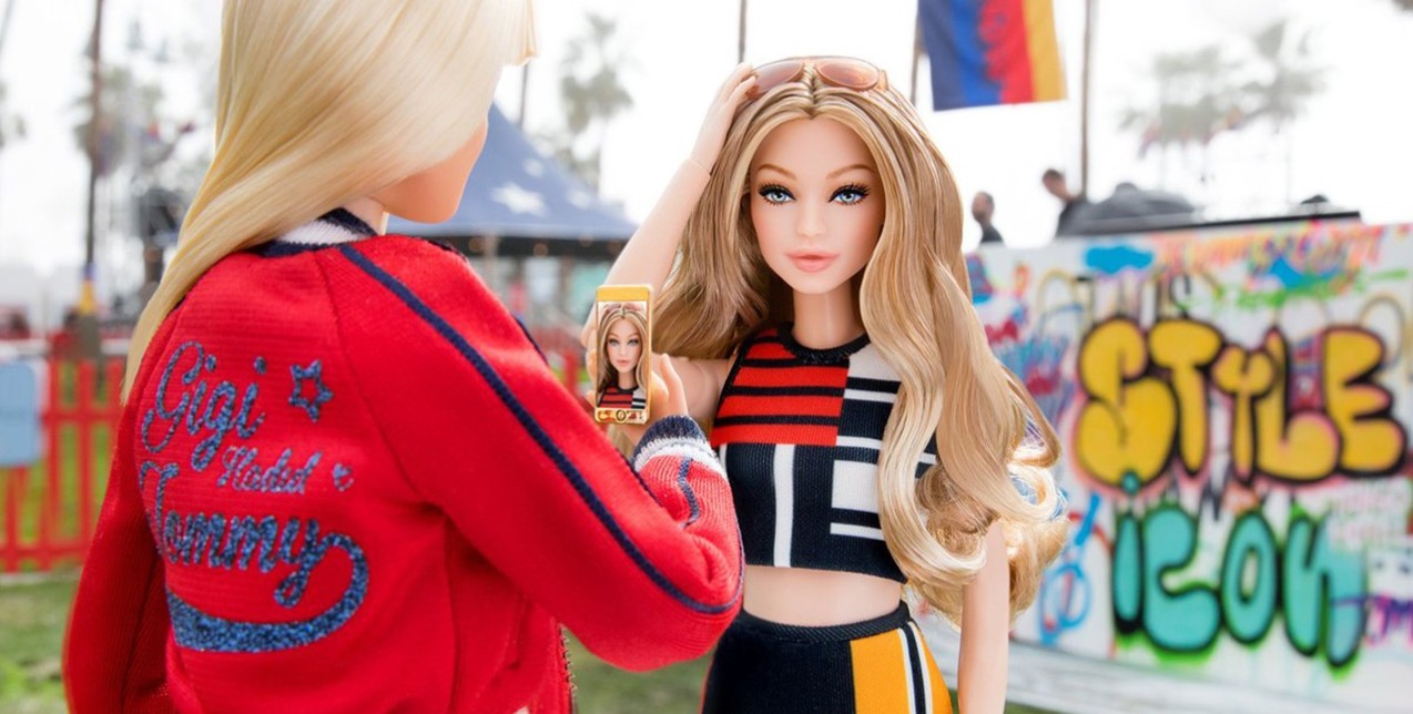 H Gigi Hadid έγινε Barbie με την υπογραφή του Tommy Hilfiger