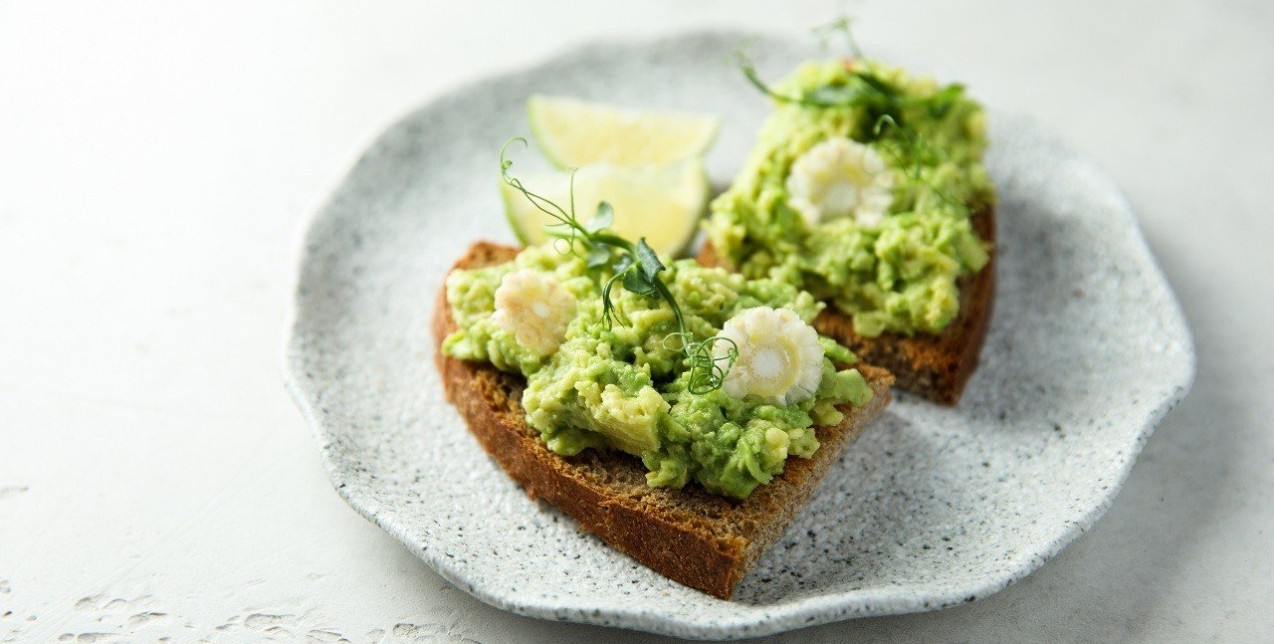 3 avocado toasts & ένα sandwich-έκπληξη που θα ομορφύνουν τη μέρα σας 