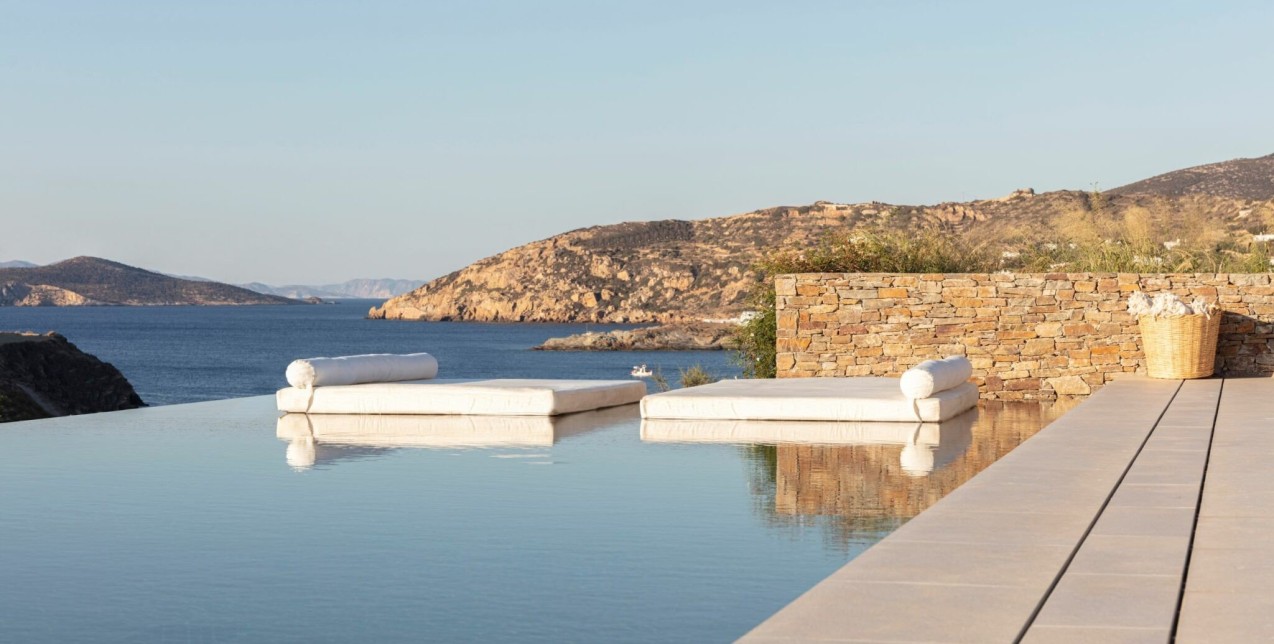 Dream places: Τέσσερα νέα ξενοδοχεία στα ελληνικά νησιά που αναμένεται να «κάνουν αίσθηση»