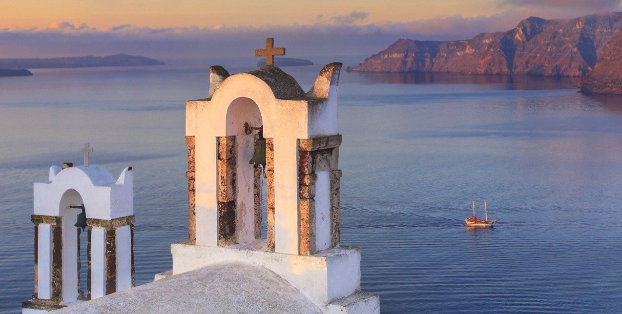 Easter vibes: 6 ελληνικά νησιά με τα πιο κατανυκτικά Πασχαλινά έθιμα 
