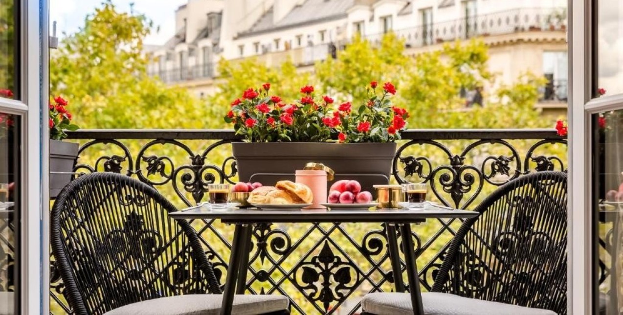 Balcony’s breakfast: 4 διακοσμητικές κινήσεις για elegant πρωινό στο μπαλκόνι 