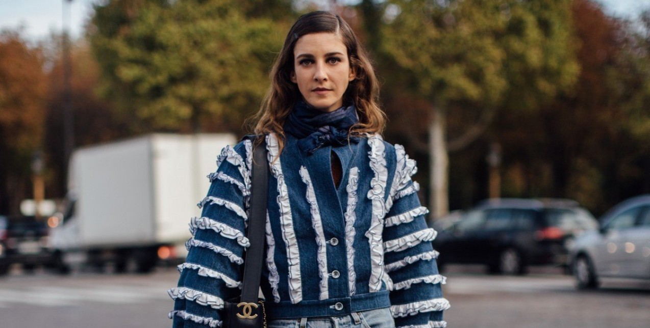 Spring Essentials: 5 fashionable τρόποι για να φορέσετε το denim jacket σας