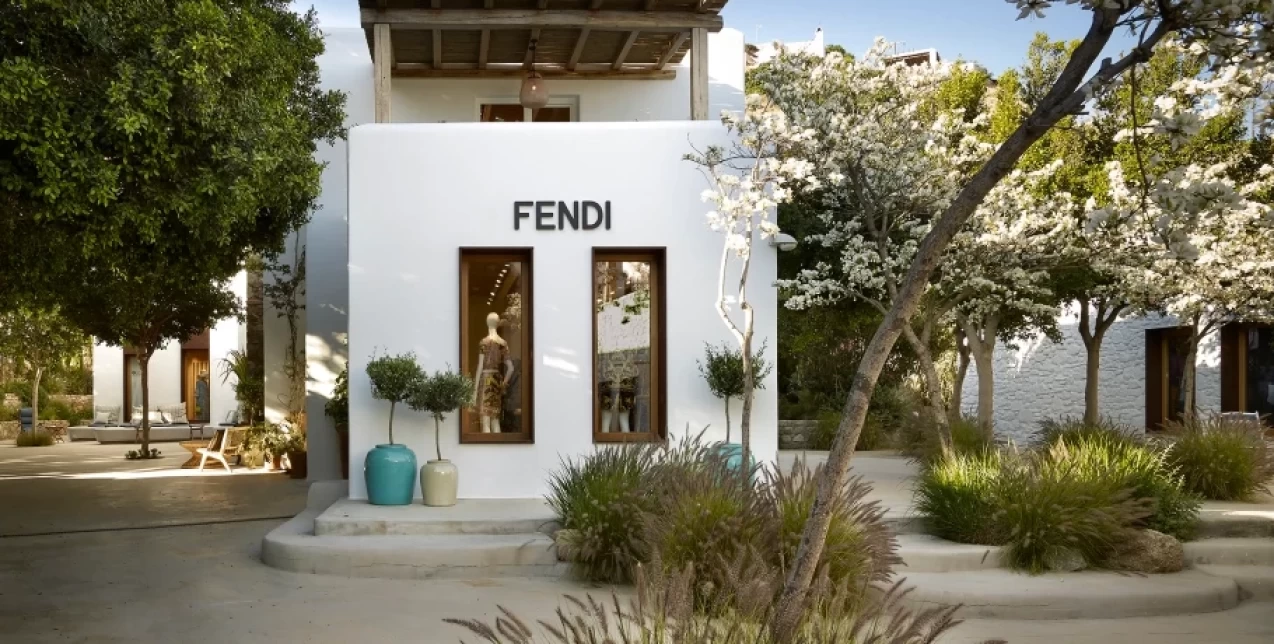 Fendi X Mykonos: Το διάσημο brand άνοιξε την πρώτη του boutique στην Ελλάδα 