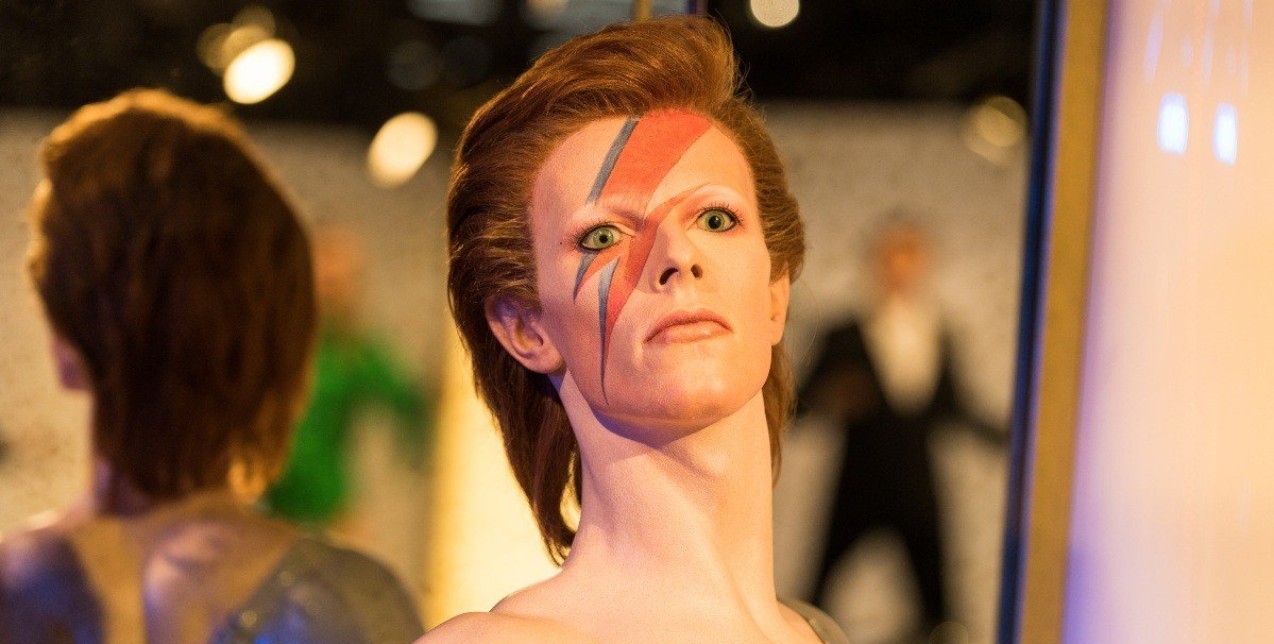 David Bowie: H εκκεντρική περσόνα που λάτρευε να ελίσσεται σε ένα νέο βιογραφικό ντοκιμαντέρ