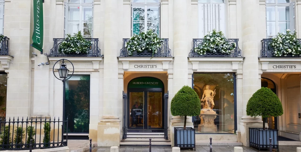 Σε τιμή-ρεκόρ δημοπρατήθηκαν αντικείμενα του Hubert de Givenchy από τον οίκο Christie's 