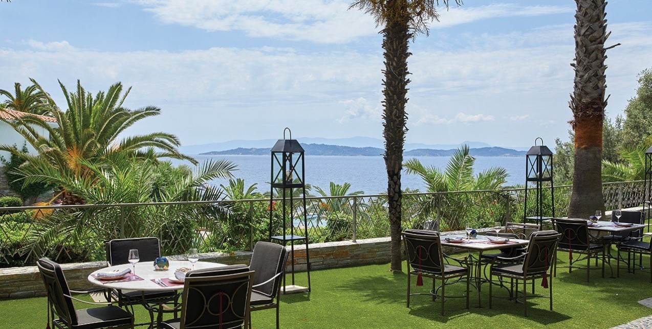 To luxurious resort που βρίσκεται σε μια από τις πιο ονειρικές τοποθεσίες της Χαλκιδικής 