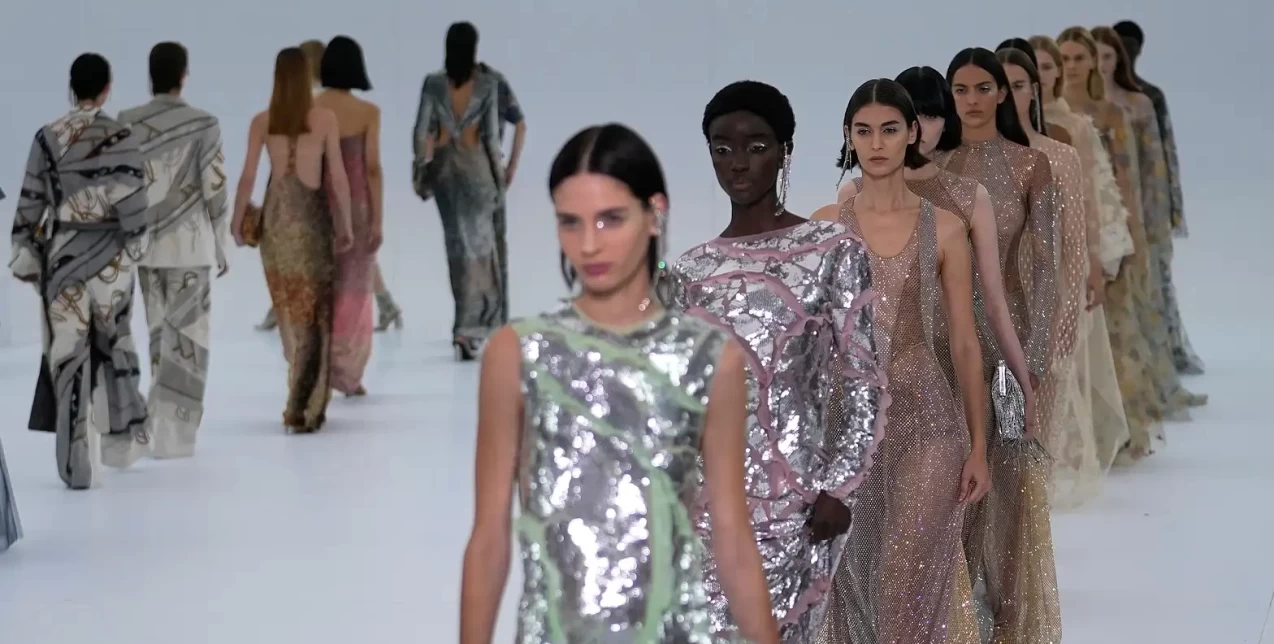 Fendi Haute Couture 2022: Ο Kim Jones συνέθεσε τον «ύμνο» της γυναικείας θηλυκότητας