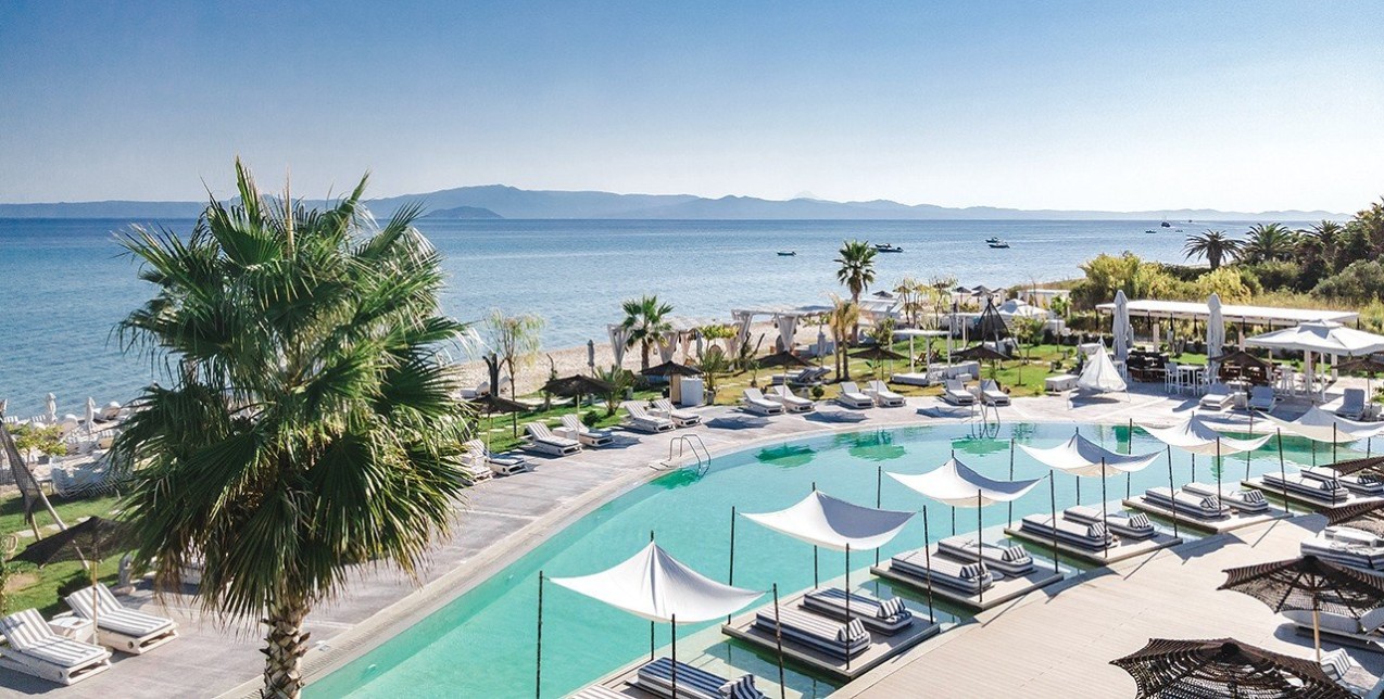 Οι Luxury Suites της Χαλκιδικής που έχουν φόντο μια από τις πιο ειδυλλιακές παραλίες 