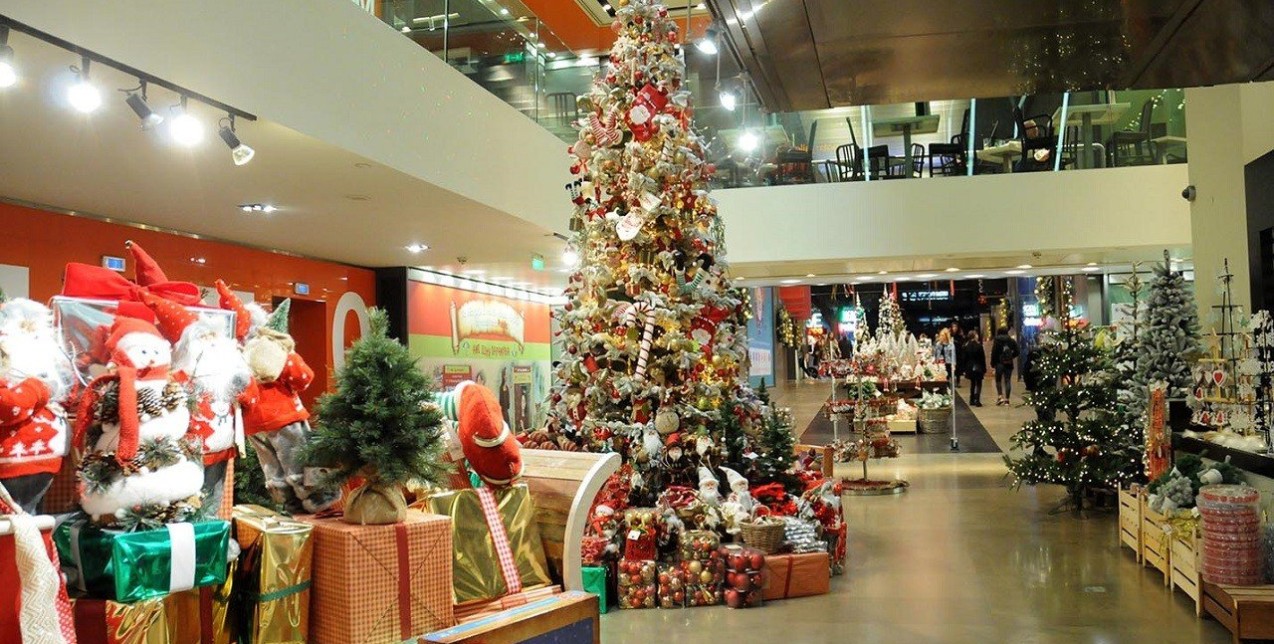 Christmas time: Η ιστορική Στοά Χιρς ντύνεται στα χρώματα των Χριστουγέννων 