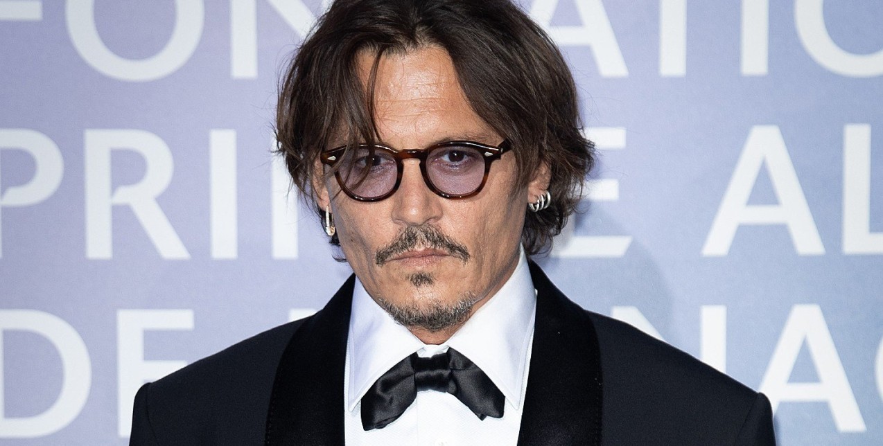 Ο Johnny Depp ως άλλος Λουδοβίκος ΙΕ' της Γαλλίας - Δείτε την πρώτη φωτογραφία που κάνει τον γύρω του διαδικτύου