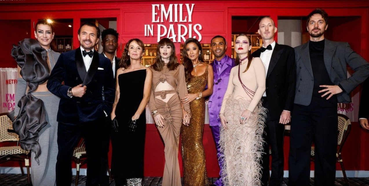 Emily in Paris: Oι εντυπωσιακές εμφανίσεις του cast που ξεχώρισαν στην πρώτη παγκόσμια πρεμιέρα 