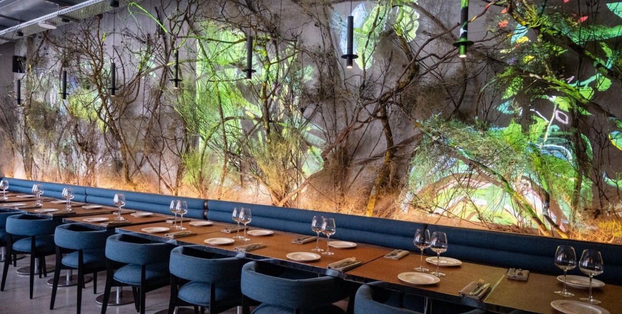 To Forest στο Παρίσι είναι ένα εντυπωσιακό εστιατόριο που θυμίζει δάσος 