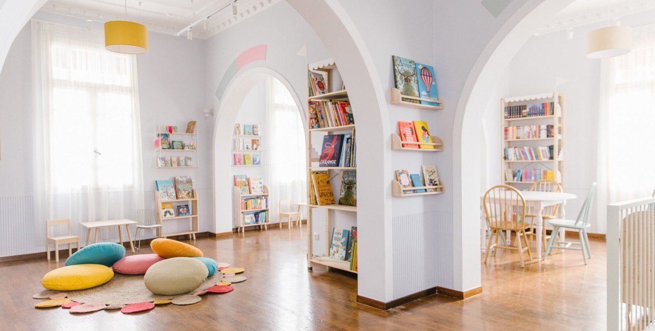 A magic bookspace: Η Θεσσαλονίκη μας συστήνει τα πιο ιδιαίτερα βιβλιοπωλεία της 