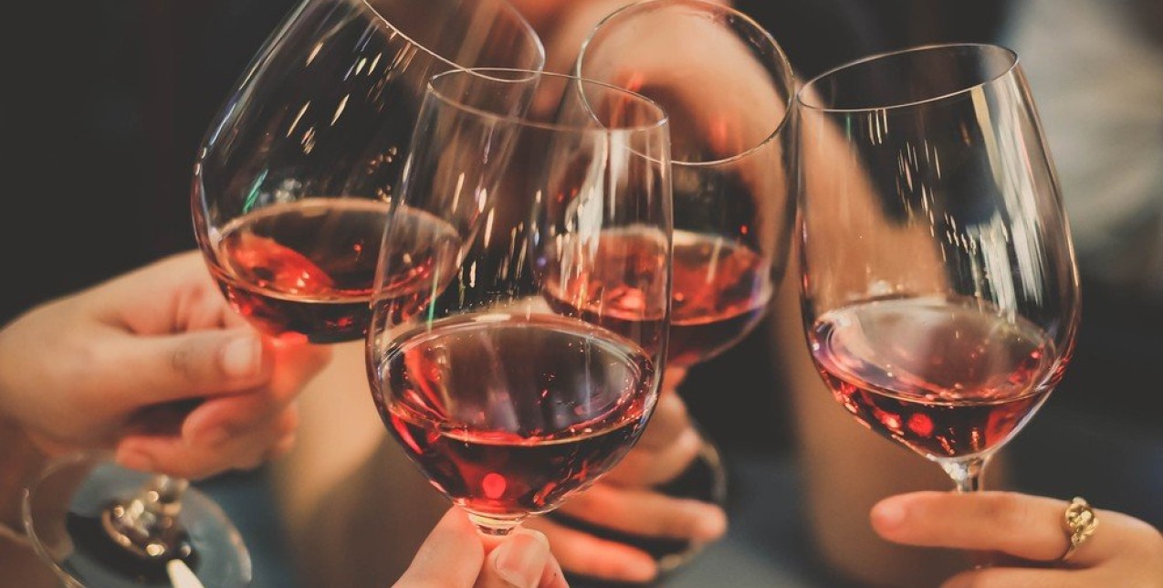 Διεισδύουμε μαζί στην ιστορία των πιο γνωστών ελληνικών ετικετών κρασιού   