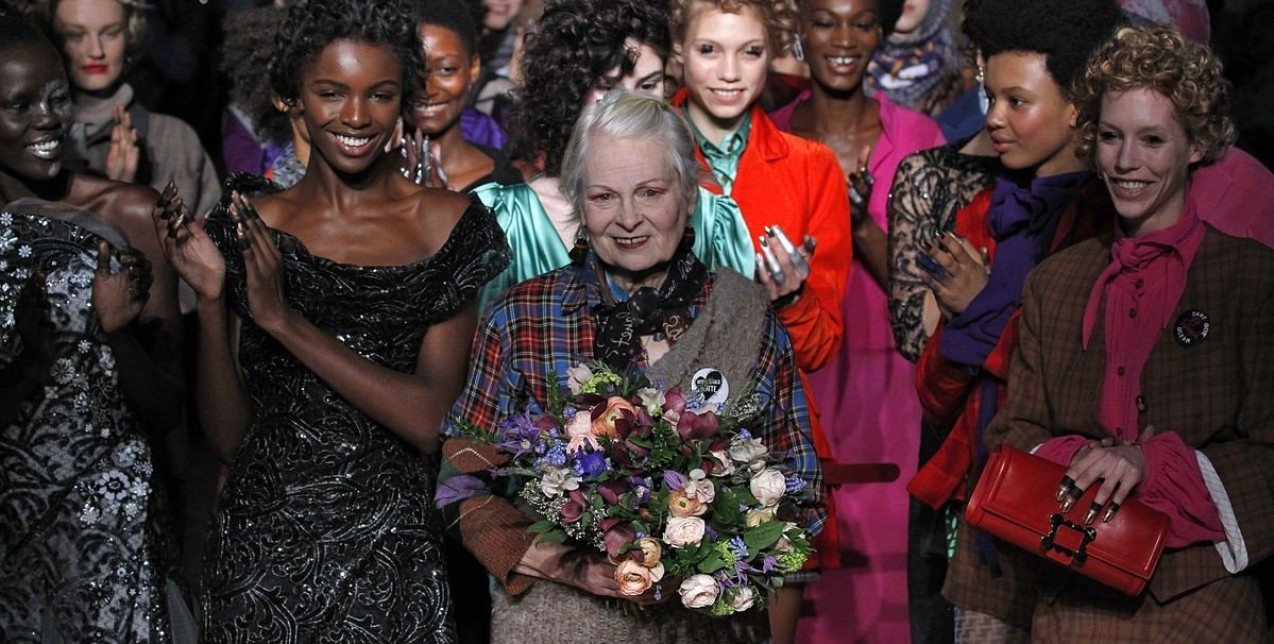 Vivienne Westwood: H punk Dame της μόδας έφυγε από τη ζωή σε ηλικία 81 ετών 