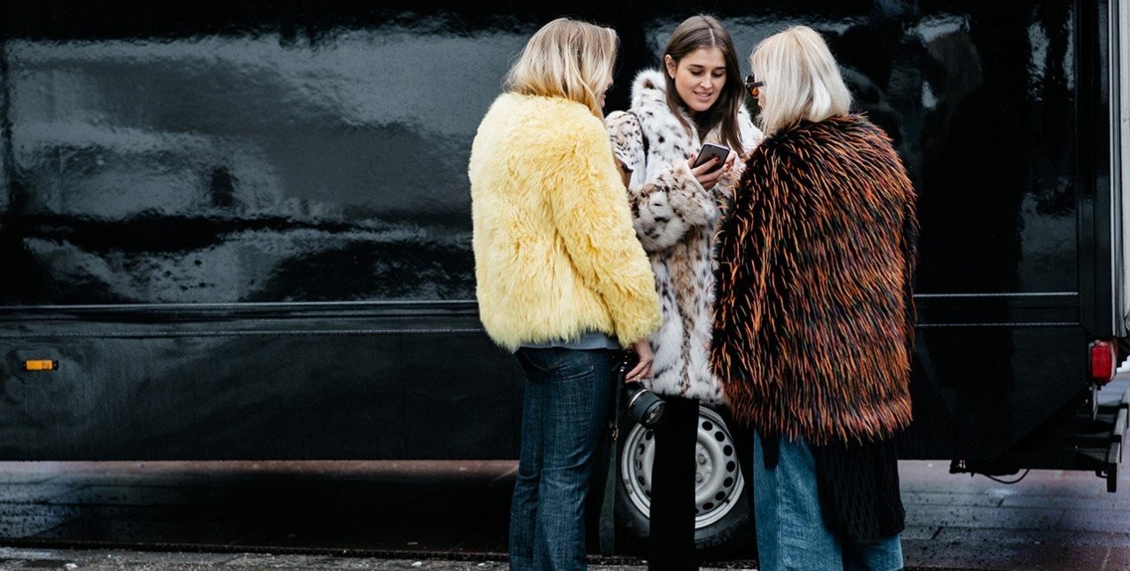 Οι faux furs είναι η πιο must τάση της σεζόν 