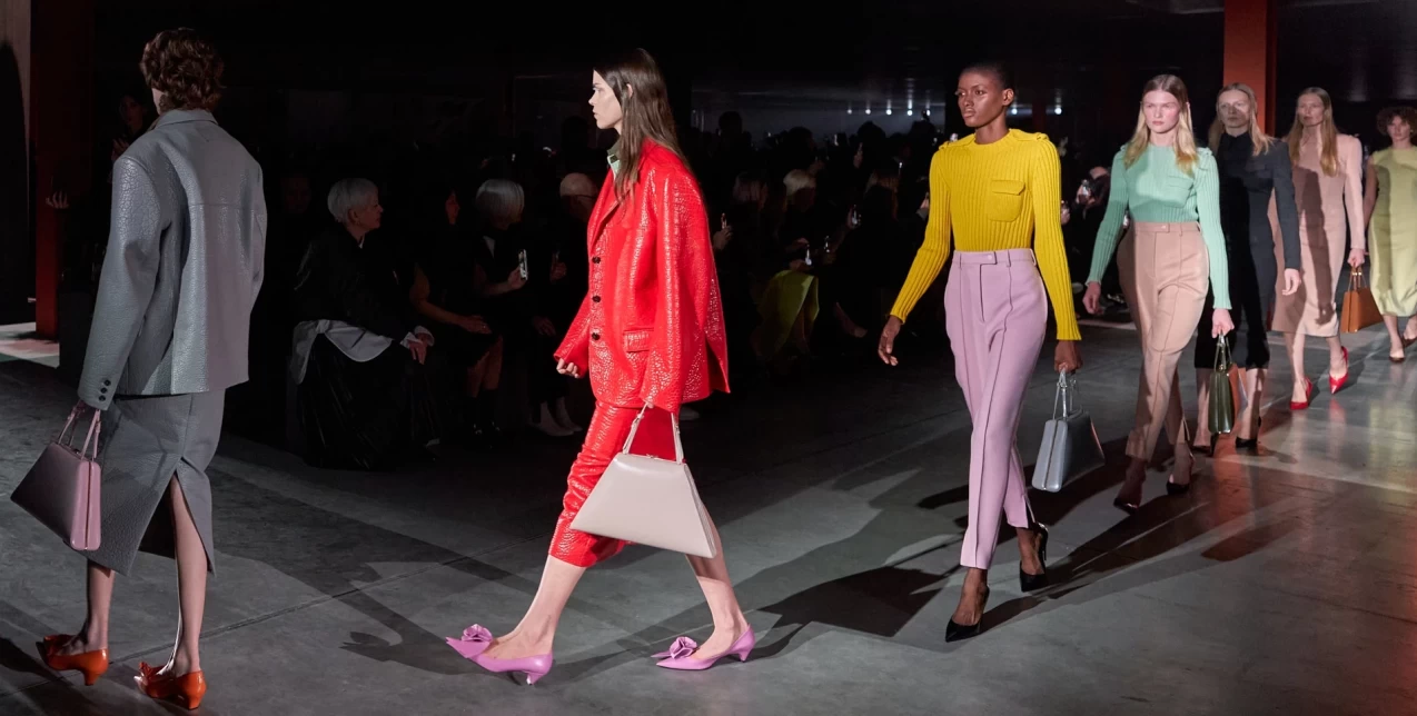 Milan Fashion Week: Η Prada δημιούργησε μία συλλογή-φόρο τιμής στον αυθεντικό μοντερνισμό