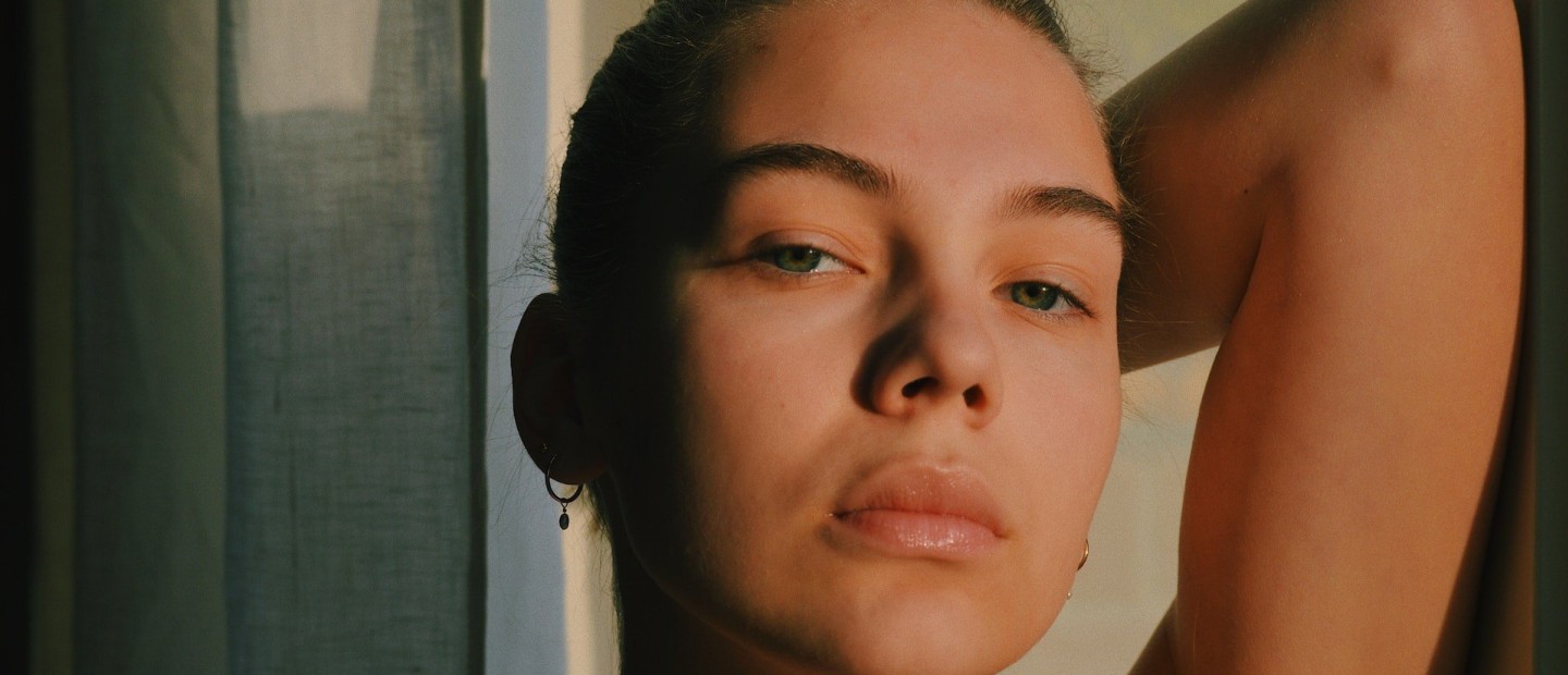 Κρέμα και μάσκα ματιών: Tα hacks για να εκμεταλλευτείτε περισσότερο τα οφέλη τους 