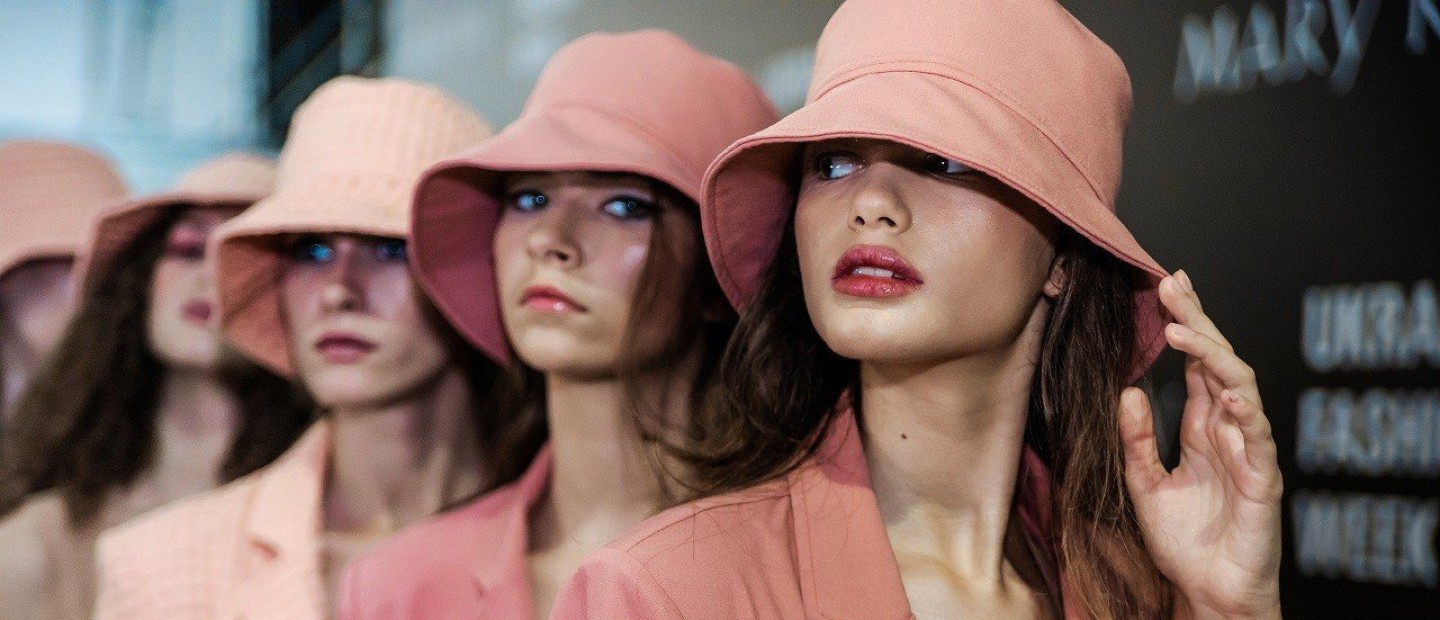 Γιατί δεν πρέπει να λούσετε ποτέ ξανά τα μαλλιά σας με ζεστό νερό 