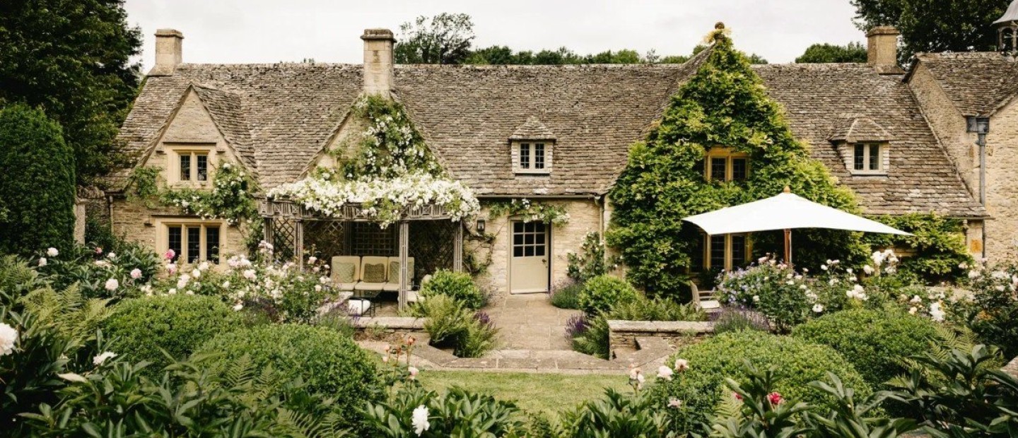 Περιηγηθείτε στην παραμυθένια ατμόσφαιρα μιας πέτρινης κατοικίας στο Cotswolds