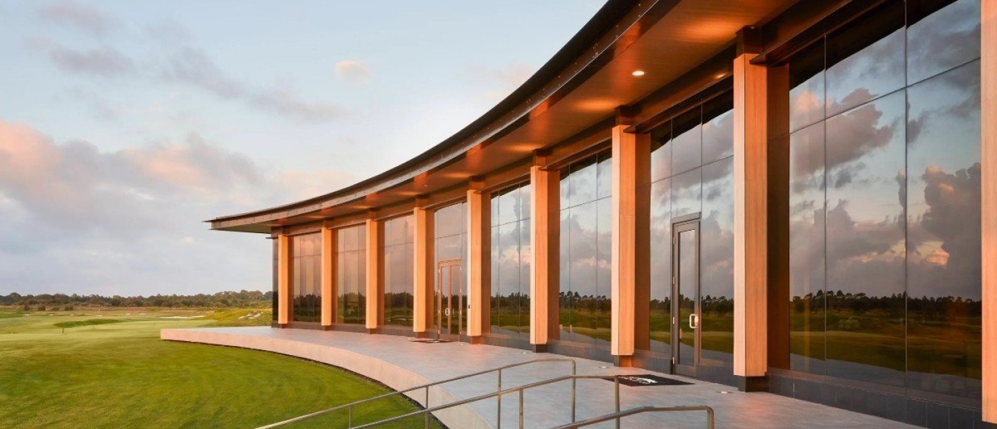 Περιηγηθείτε στο πολυτελές Golf Club Grove XXII του Michael Jordan στη Φλόριντα