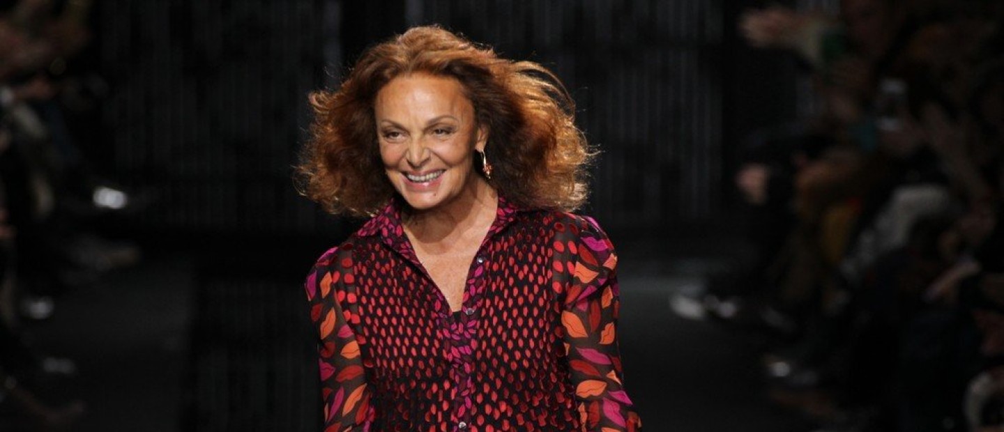 DVF ReWrap: Η second-hand πλατφόρμα της σχεδιάστριας φέρνει στο επίκεντρο το iconic wrap dress 
