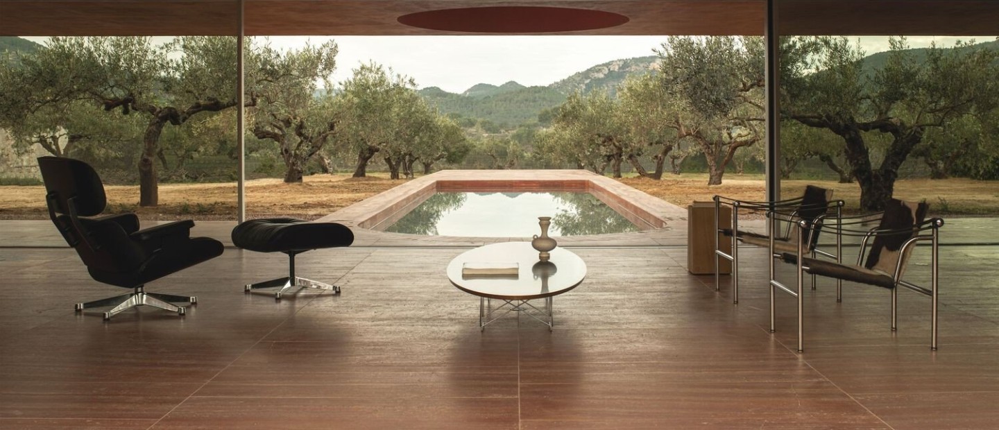 Mία breathtaking κατοικία στην Ισπανία που κατακλύζεται από μεσογειακό αέρα σε κάθε γωνιά 