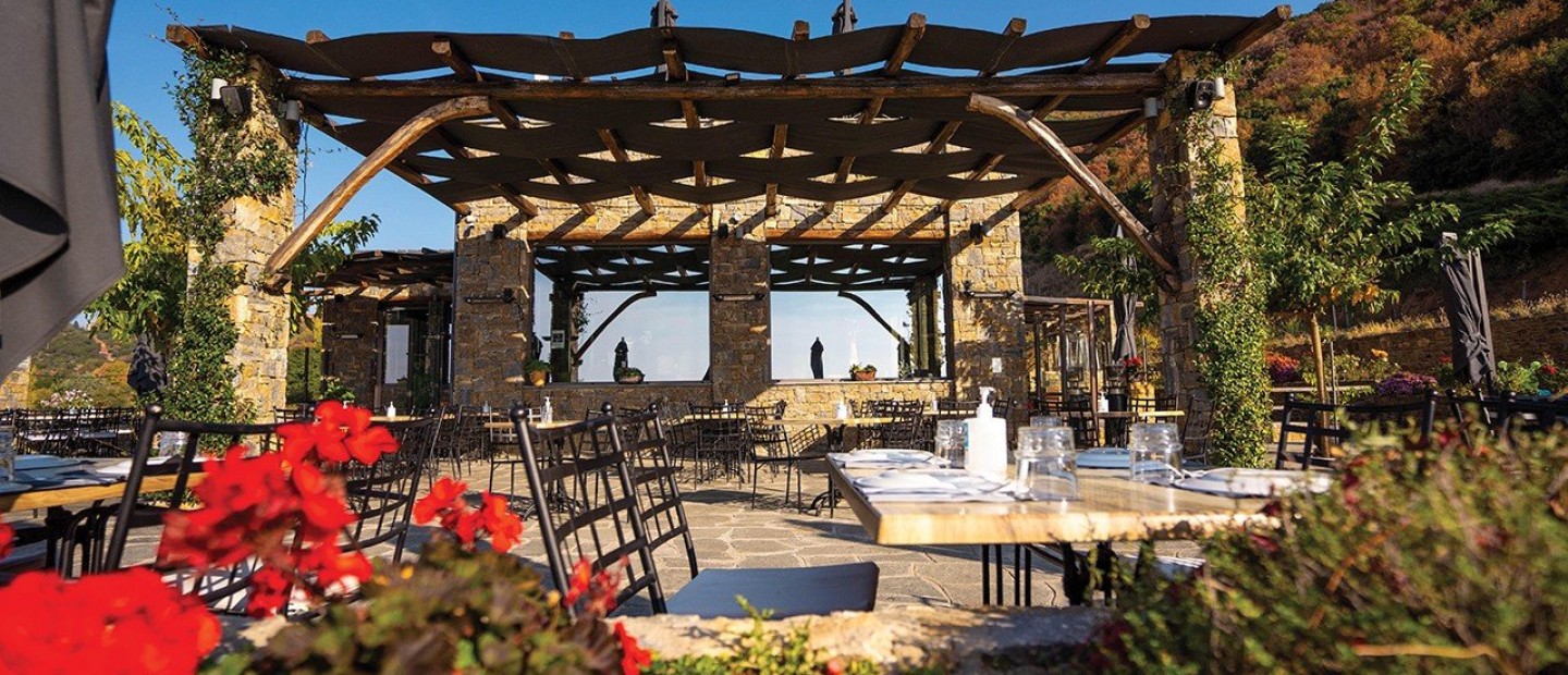 SKG Handbook: Εξόρμηση στον γαστρονομικό προορισμό με την πιο μαγευτική θέα στη Θεσσαλονίκη 