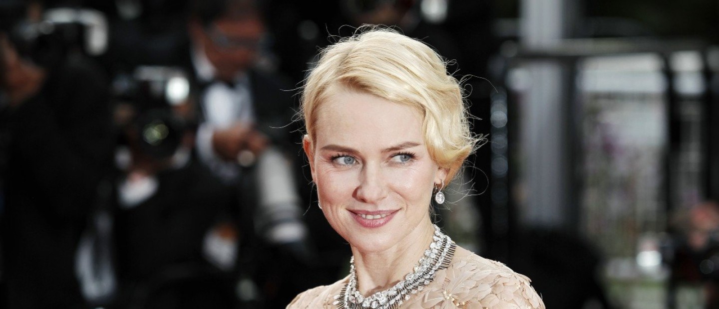 Naomi Watts: Μοιράζεται το skincare routine της κατά τη διάρκεια της πρώιμης εμμηνόπαυσης 