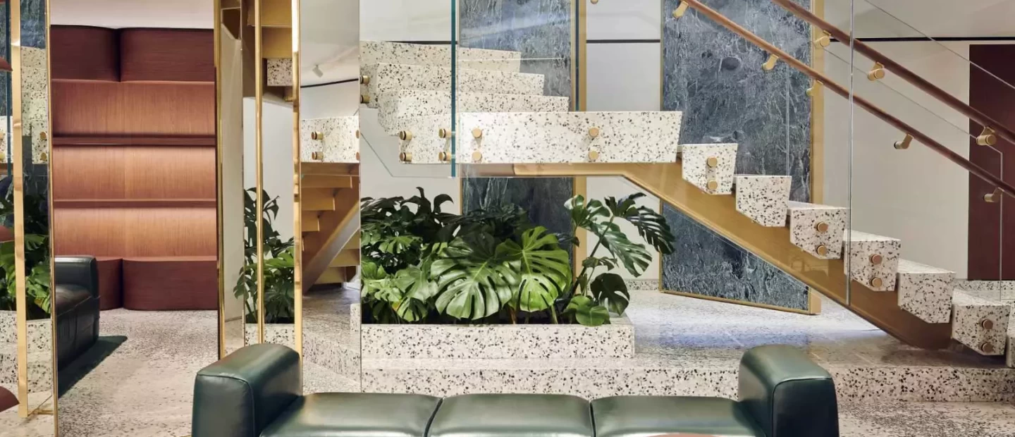 Το νέο κατάστημα της Bottega Veneta στο Λονδίνο θυμίζει "βιβλιοθήκη καλού γούστου"