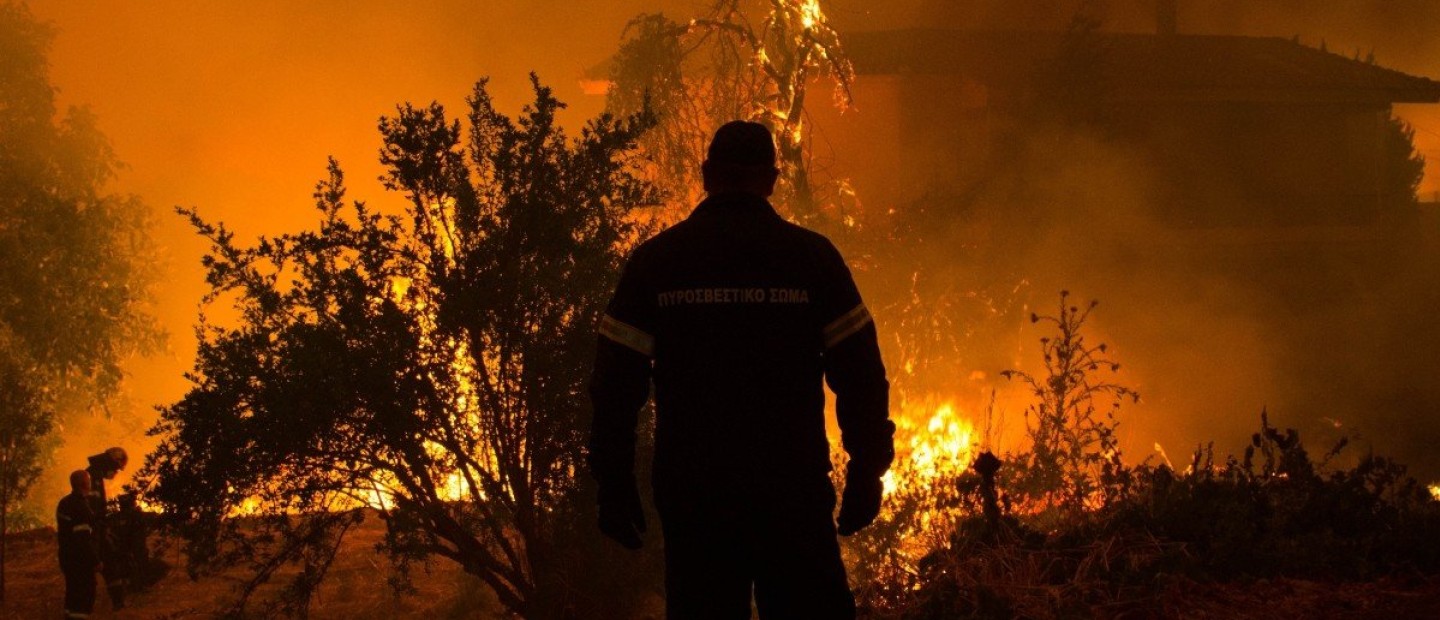 H Ρόδος παλεύει με τις φλόγες και η Ελλάδα είναι στο «κόκκινο»