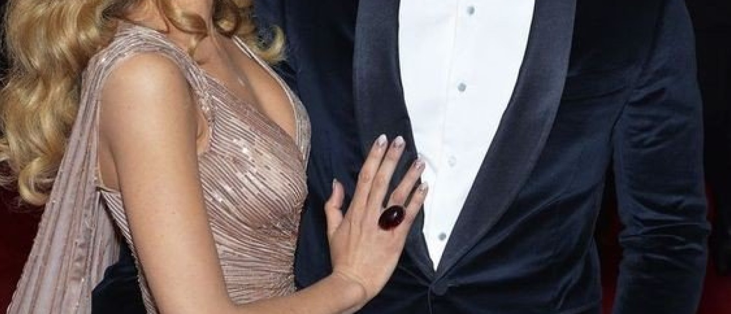  Γιατί ανεβάζουμε τους άνδρες σε βάθρα για να κάνουν αυτό που ανέκαθεν αναμενόταν από τις γυναίκες;