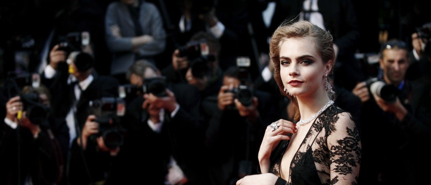 Cara Delevingne: Κάνουμε flashback στις πιο εμβληματικές red carpet εμφανίσεις της 