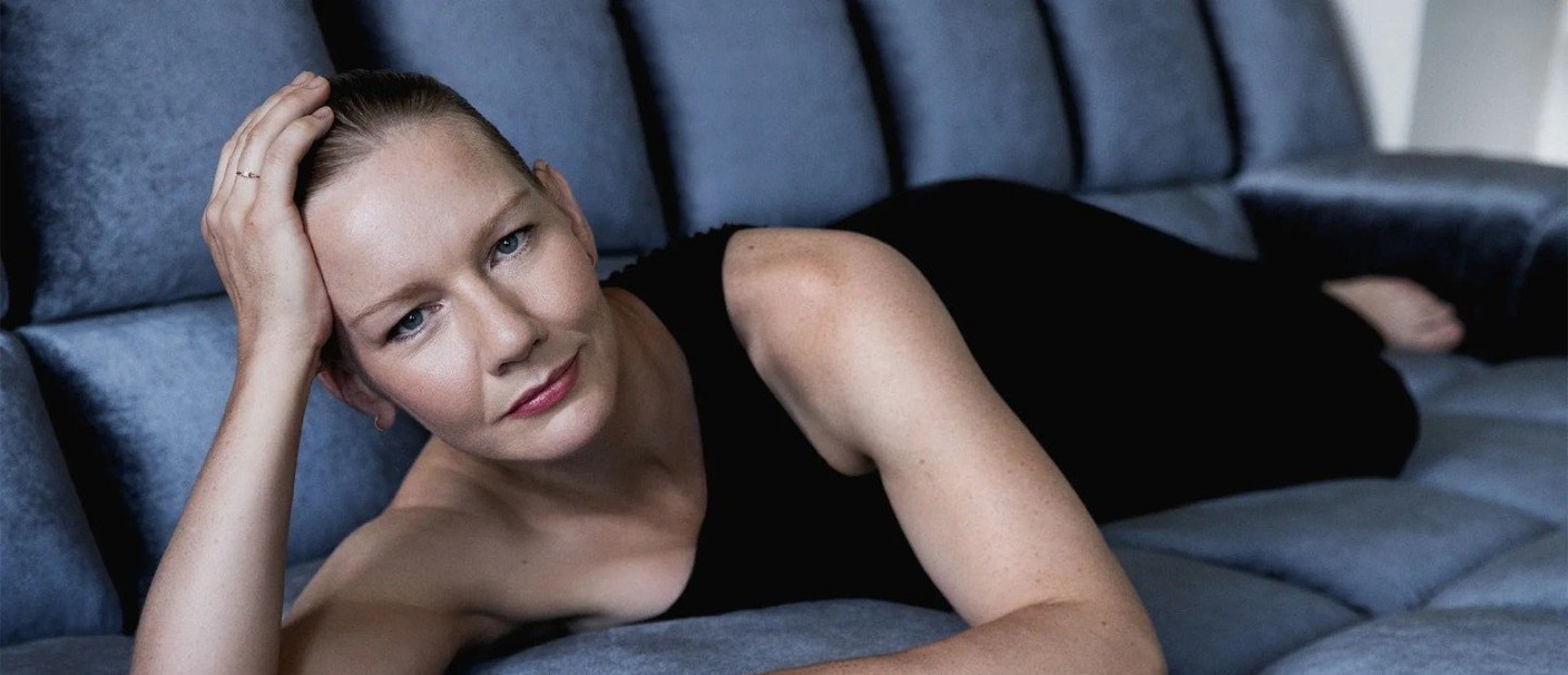 Sandra Hüller: Η «Βασίλισσα των Καννών» μιλά για τις τελευταίες εξελίξεις στη βιομηχανία του σινεμά 